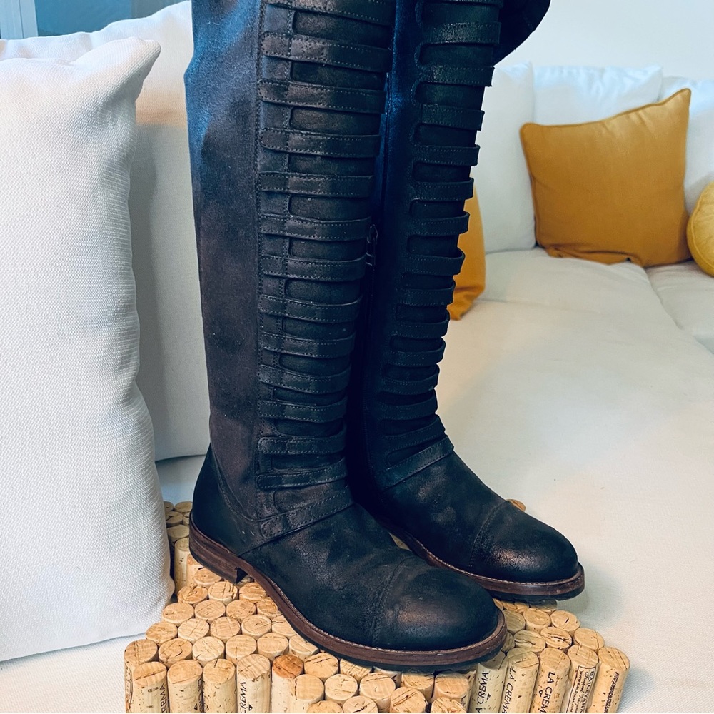 Black Forest knee hi Boots - Picture 5 of 15